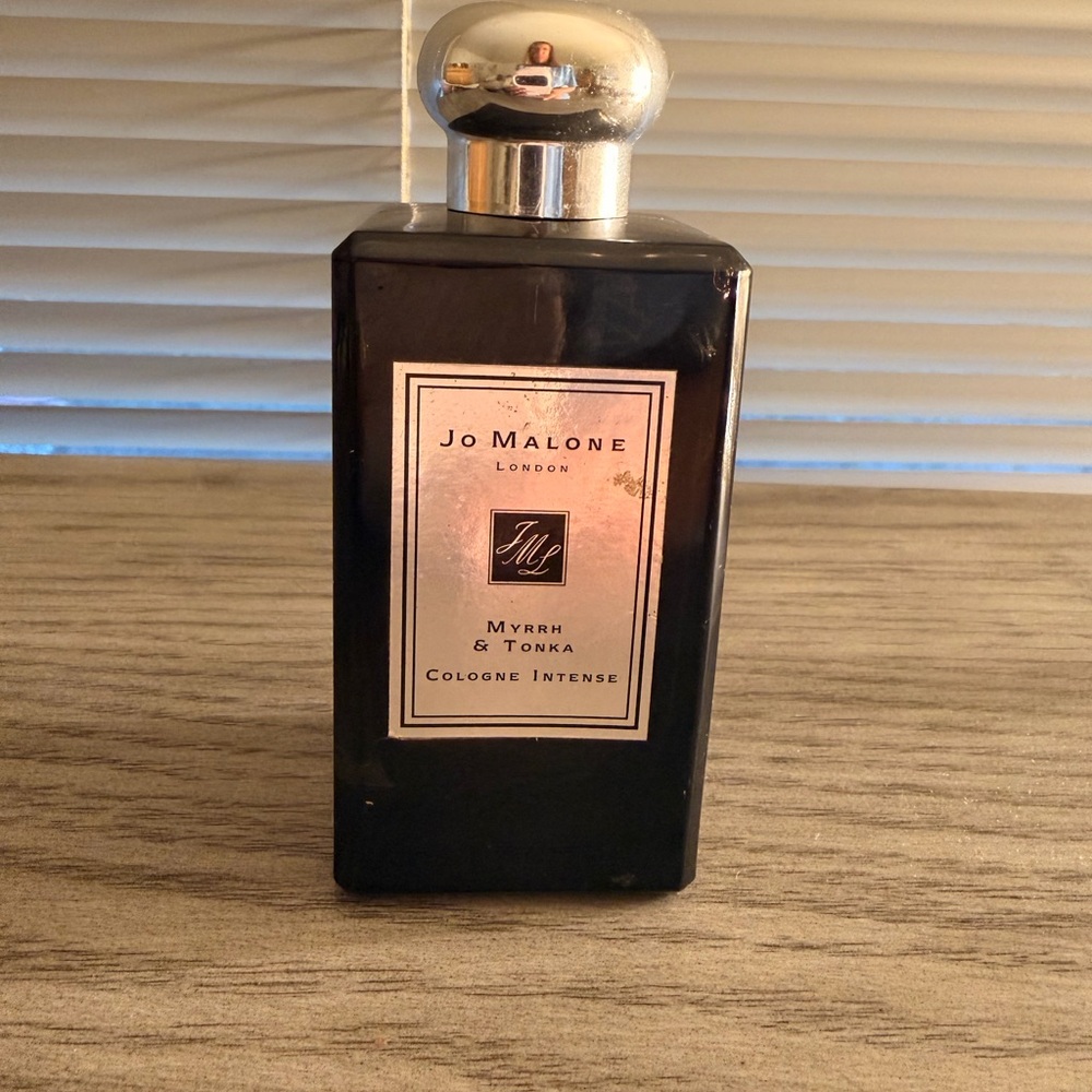 Jo Malone Myrrh & Tonka in Black with Silver Cap